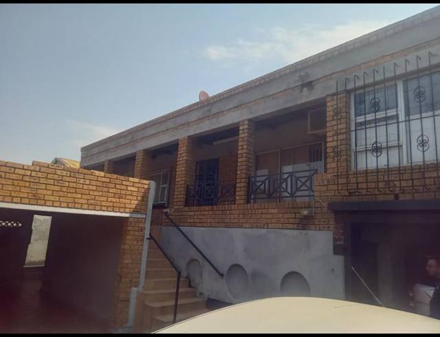 5 BEDROOM HOUSE FOR SALE IN MAYFAIR